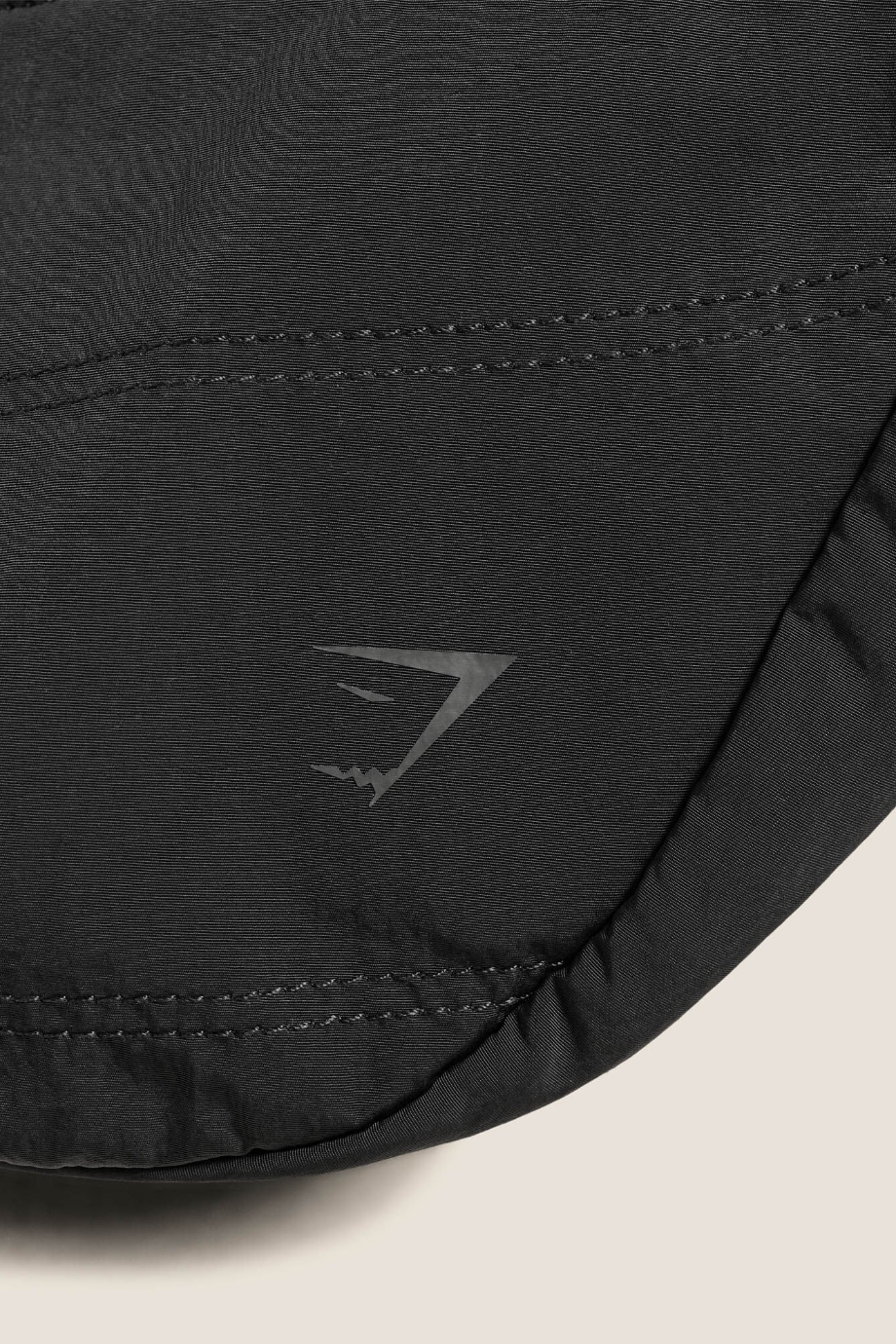Gymshark Pileli Çapraz Askılı Spor Çantası Siyah