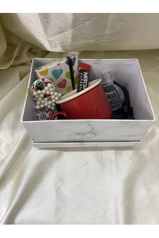 Kırmızı Kupa Kahve Hediye Kutusu Mumlu Hediye Seti Şık Ve Özel Hediye Kadın & Erkek İçin Özel Kutulu Hediye -