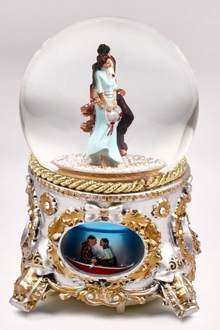 Kar Küresi Klasik Antik Büyük 120 Mm El Boyaması, Müzikli Kendinden Üflemeli, Gül Bahçesinde Sevgili