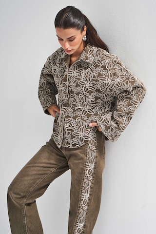 it's basic Kadın Taşlanmış Haki Renk 1w5-15 Oversize Nakış Detaylı Özel Tasarım Denim Ceket Gömlek