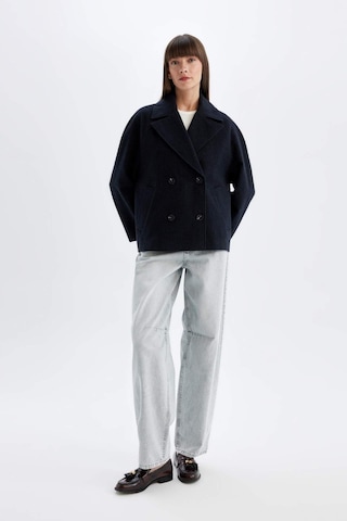 DeFacto Relax Fit Kısa Kaşe Kaban Kruvaze Yaka Düğmeli Cepli D3997AX24WNNV251 Lacivert