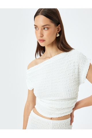 Koton Kolsuz Dokulu Asimetrik Yaka Crop Üst Ekru 5sak10072ek Ekru