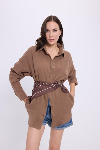 Tudors Kadın Oversize Geniş Kesim %100 Pamuk Müslin Kumaş Uzun Kollu Cepli Dokulu Kahverengi Gömlek-37799 Kahverengi