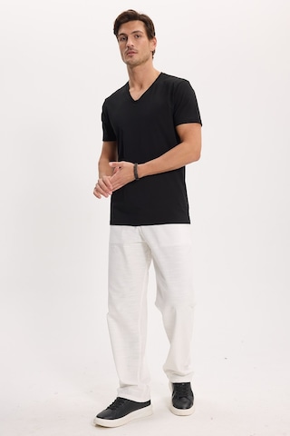 Tudors Erkek Slim Fit Dar Kesim Pamuklu Yumuşak Dokulu Likralı Esnek Kumaş Düz Basic Siyah V Yaka Tişört-16654
