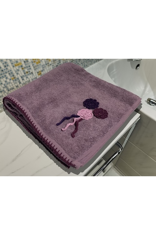 Çiçek Motifli, Kedi Tırnağı Oyalı, Yumuşak Dokulu Pamuklu Vücut Havlusu 70x130 Cm Mor