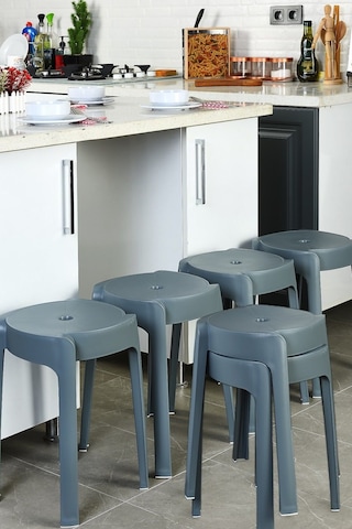 Kaymaz Ayaklı Dekoratif İç İçe Geçebilen Plastik Tabure Mutfak Bahçe Taburesi 6 Adet Antrasi Antrasit