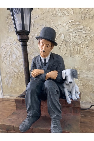 Charlie Chaplin Sokak Lambası Altın Siyah