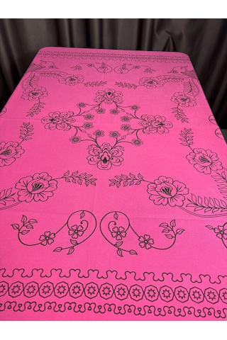 Pembe Çiçek Desenli Kare Masa Örtüsü 150x150 Cm Pembe