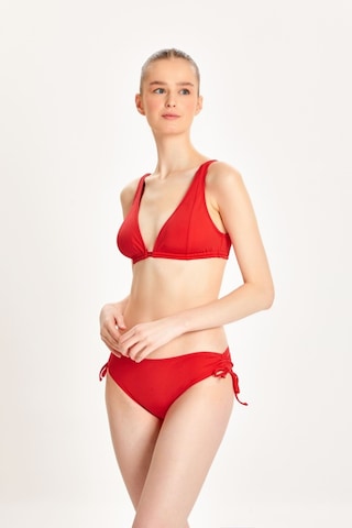 Too Salty Swimwear Kadın Kırmızı Üçgen Toparlayıcı Alttan Ayarlı Klasik Bel Bikini Takımı 24s109st Kırmızı