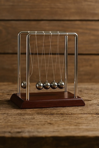 İsim Yazılı Kişiye Özel Newton Sarkaçı Metal Denge Topu Masaüstü Ofis Şık Dekoratif Hediye Büyük Boy