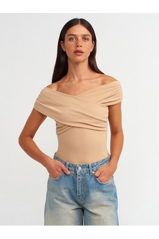 Dilvin Omuzları Açık Büzgülü Bodysuit Bej