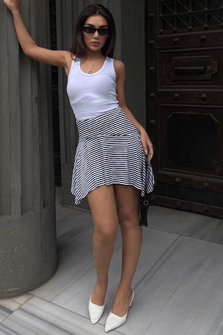 Madmext Siyah Çizgili Asimetrik Çizgili Etek Mg2698