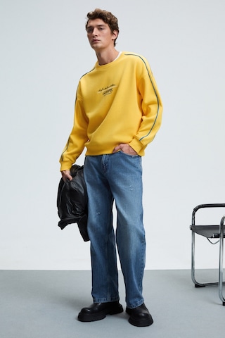 Grimelange LEIF Erkek Kolları Biyeli Önü Baskılı Yuvarlak Yaka Oversize Sarı Sweatshirt