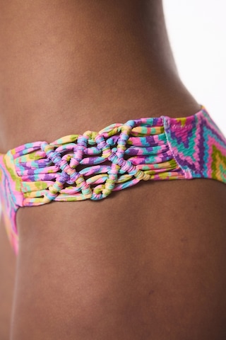 Penti Zigzag Makrome Düşük Bel Bikini Altı