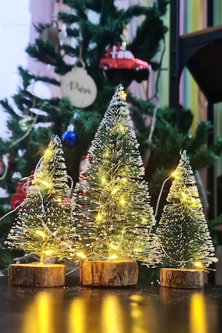 Hoşgeldin Yeni Yıl 3 Lü Mini Noel Çam Ağacı Kar Efektli Led Işıklı Çam Ağaçları Seti 15 11 10 Cm Çok Renkli