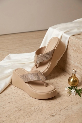 Fox Shoes Y973525409 Bej Taş Detaylı Parmak Arası Kalın Tabanlı Kadın Terlik