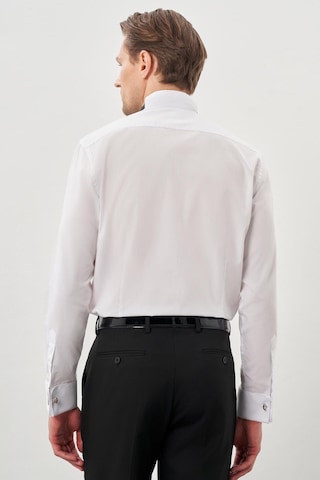 İmza Beyaz Uzun Kol Düz Bez Ayağı Ata Yaka Cepsiz Pamuklu Basic Slim Fit Gömlek 1004250060 600 Beyaz