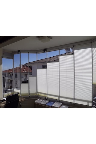 Cam Balkon Perdesi. Plise Perde Altın