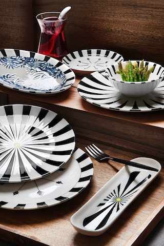 Kitchen Life 32 Parça 6 Kişilik Majesty Porselen Kahvaltı Takımı Bone China Beyaz - Siyah