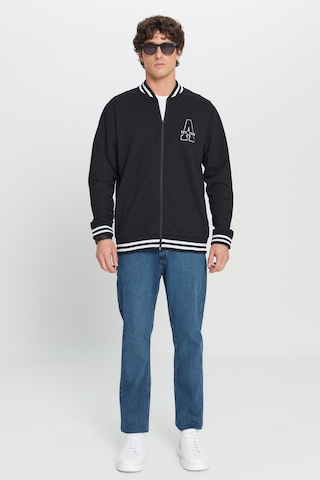 AC&Co / Altınyıldız Classics Erkek Sıyah 2 İplik Pamuklu Standart Fit Normal Kesim Fermuarlı Kolej Yaka Yan Cepli Sweatshirt Siyah