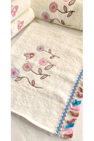 Annem Çeyizlik 50x90 Cm. Bukle Dokulu Yeni Trend Kalp Ve Çiçek Nakışlı El, Yüz Havlusu 3.lü Set krem