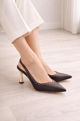 Modaonn Kadın Sivri Burun Zımbalı Slingback İnce Topuk Ayakkabı Kahverengi