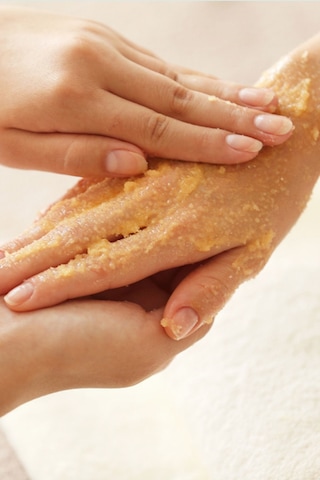 The Ceel Nemlendirici, Besleyici, Batık Giderici ve Arındırıcı Vücut Peelingi Limon Özlü 275 gr