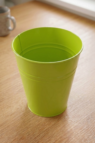 Konik Metal Saksı & Vazo - 25 Cm Dekoratif Çok Amaçlı Renkli Çiçeklik 25x23/15 Cm Yeşil