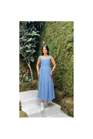 Moda Banuş Çilek Kumaş Kemer Detaylı Midi Boy Mavi Elbise