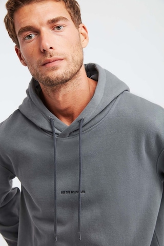 Grımelange Epıc Erkek Yumusaçık Kumaşlı Kapüşonlu Kordonlu Regular Fit Nakışlı Açık Gri Sweatshirt