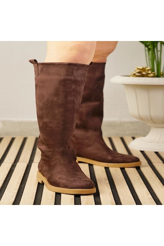 Günlük Kadın Diz Altı Çizme Alçak Topuklu Tırtıklı Tabanlı Oval Burunlu Kürklü Astarlı Sade Rahat 1050 Kahve Süet