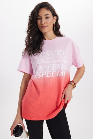 Tudors Kadın Slim Fit Dar Kesim %100 Pamuk Bisiklet Yaka Kısa Kollu Baskılı Pembe Tişört-50569