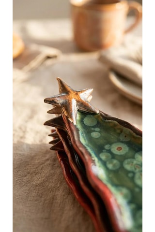 Forest El Yapımı Stoneware Sunum Tabağı Ağaç Formlu Tasarım Alacalı Yeşil Ve Kırmızı