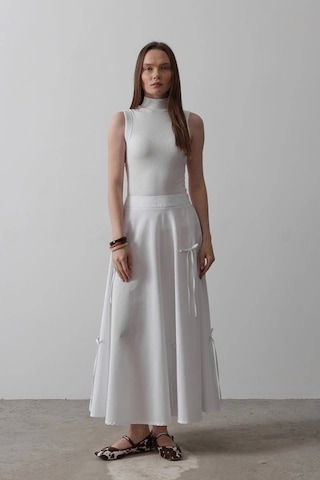 Defymoda Fiyonk Kloş Etek - Beyaz Beyaz