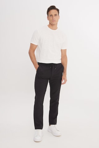 AC&Co / Altınyıldız Classics Erkek Sıyah Slim Fit Dar Kesim Beli Bağlamalı Çizgili Yan Cepli Casual Jogger Pantolon Siyah