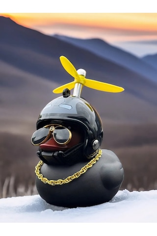 Stikerok Aracın İçinde Kasklı Ve Gözlükleri Olan Ördek 151338524