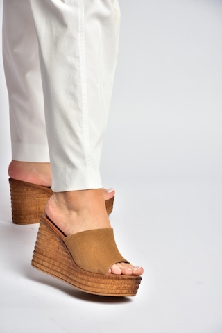 Fox Shoes Y996559902 Taba Süet Dolgu Tabanlı Kadın Terlik