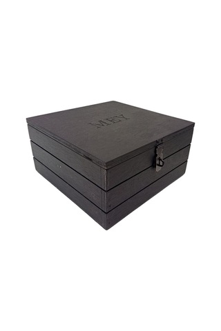 İsme Özel Opak Siyah Ahşap Kutu Lazer Kazımalı 22x22x10 Cm