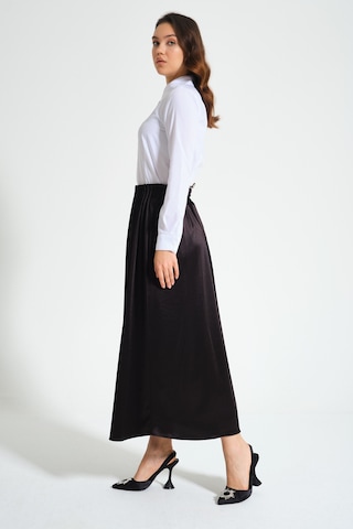 Mizalle Beli Pliseli Krep Siyah Etek Siyah