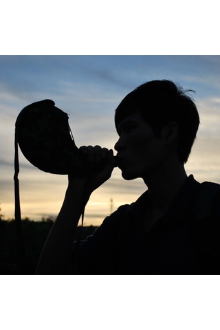 Neevoyu Dayanıklı 800ml Outdoor Su Matarası - Omuz Askılı, Yürüyüş Ve Kamp İçin Yeşil