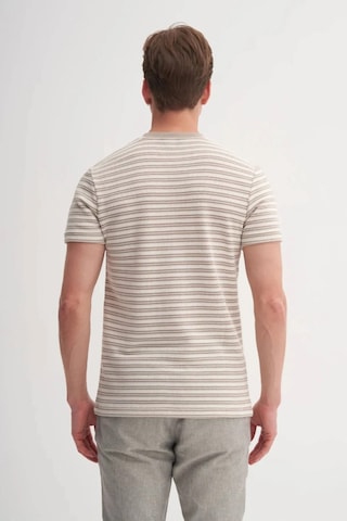 Cazador Bisiklet Yaka Slim Fit Jakarlı Çizgi Desenli Tişört Bej