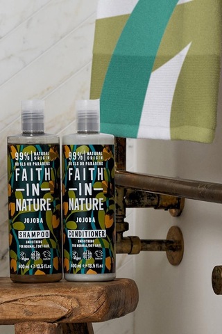 Faith in Nature %99 Doğal Pürüzsüzleştirici Şampuan Jojoba Normal & Kuruya Dönük Saçlar İçin 400 ML