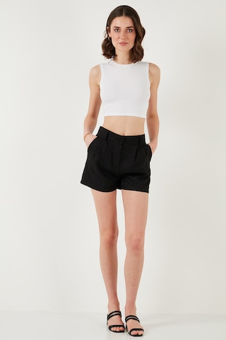 Lela Kırçıllı Regular Fit Cepli Kısa Bayan Şort 5866201 Siyah