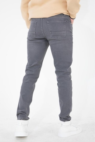 Erkek Gri Slim Fit Taşlamalı Kot Pantolon Hlthe001942