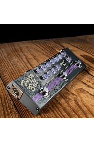Tech 21 SansAmp Character Plus Fuzzy Brit Gitar Pedalı (CPSFB)
