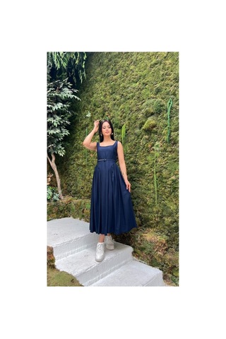Moda Banuş Çilek Kumaş Kemer Detaylı Midi Boy Lacivert Elbise