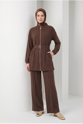 Armine Trend Boydan Fermuarlı Beli Kemerli Pantolonlu İkili Takım Kahverengi 26yt6138