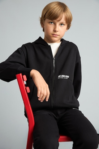 Defacto Baskılı Kapüşonlu Fermuarlı Cepli Sweatshirt Hırka Erkek Çocuk H9681a826wnbk81 Siyah-bk81