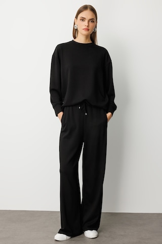 Mizalle Beli Lastikli Yumuşak Dokulu Siyah Jogger Pantolon Siyah