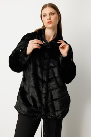 Ekol Kadın Büyük Beden Metal Aksesuarlı Peluş Kaban 6305 Siyah Siyah